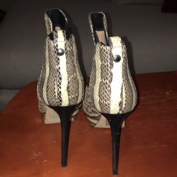 MICHAEL KORS NWT PYTHON REAL LEATHER PLATFORM BOOTIES SIZE 9.5 - Picture 6 of 12